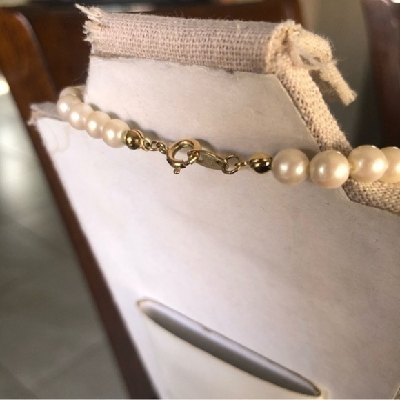 Vintage Signed Avon Faux Pearl Necklace - Picture 3 of 5